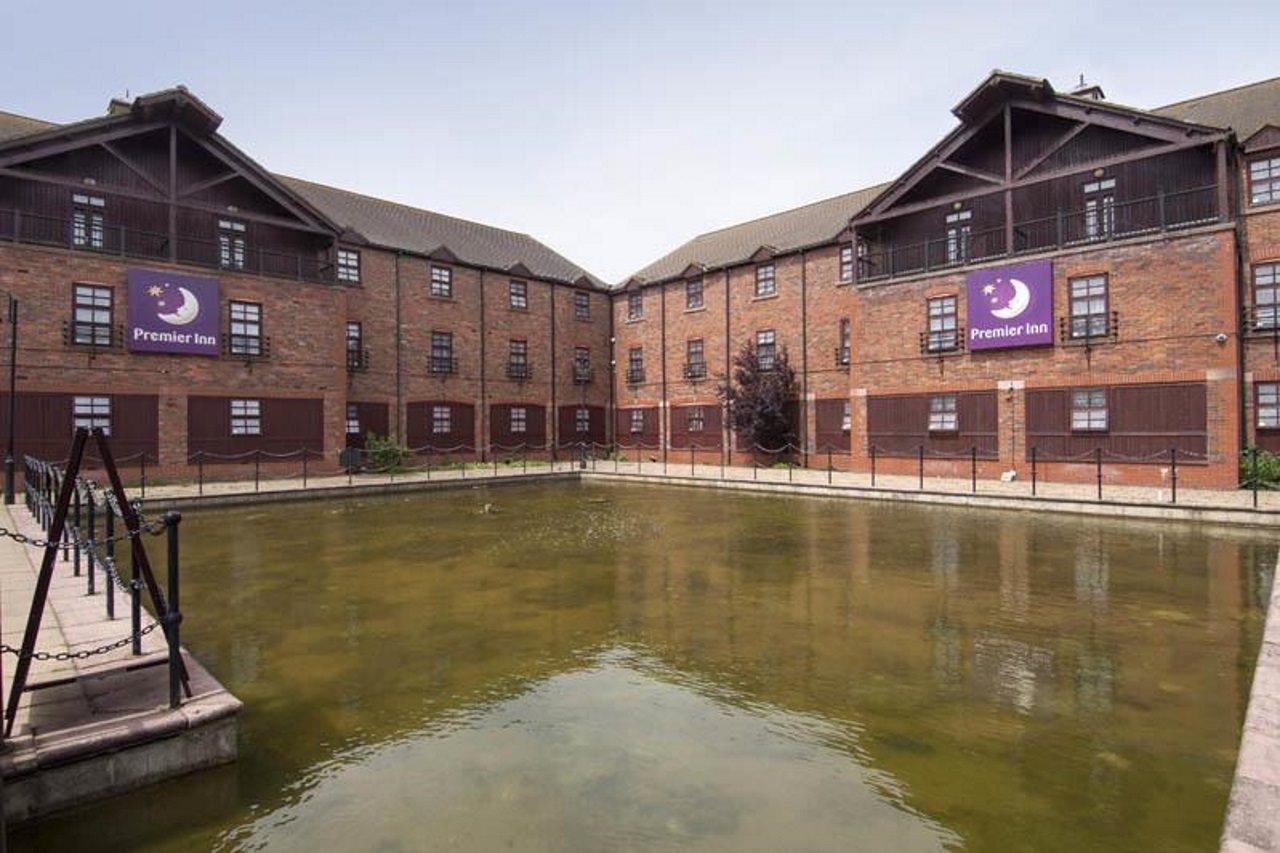 Premier Inn Milton Keynes South West ภายนอก รูปภาพ