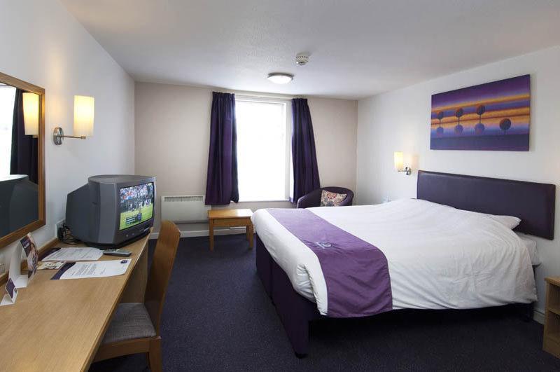 Premier Inn Milton Keynes South West ภายนอก รูปภาพ